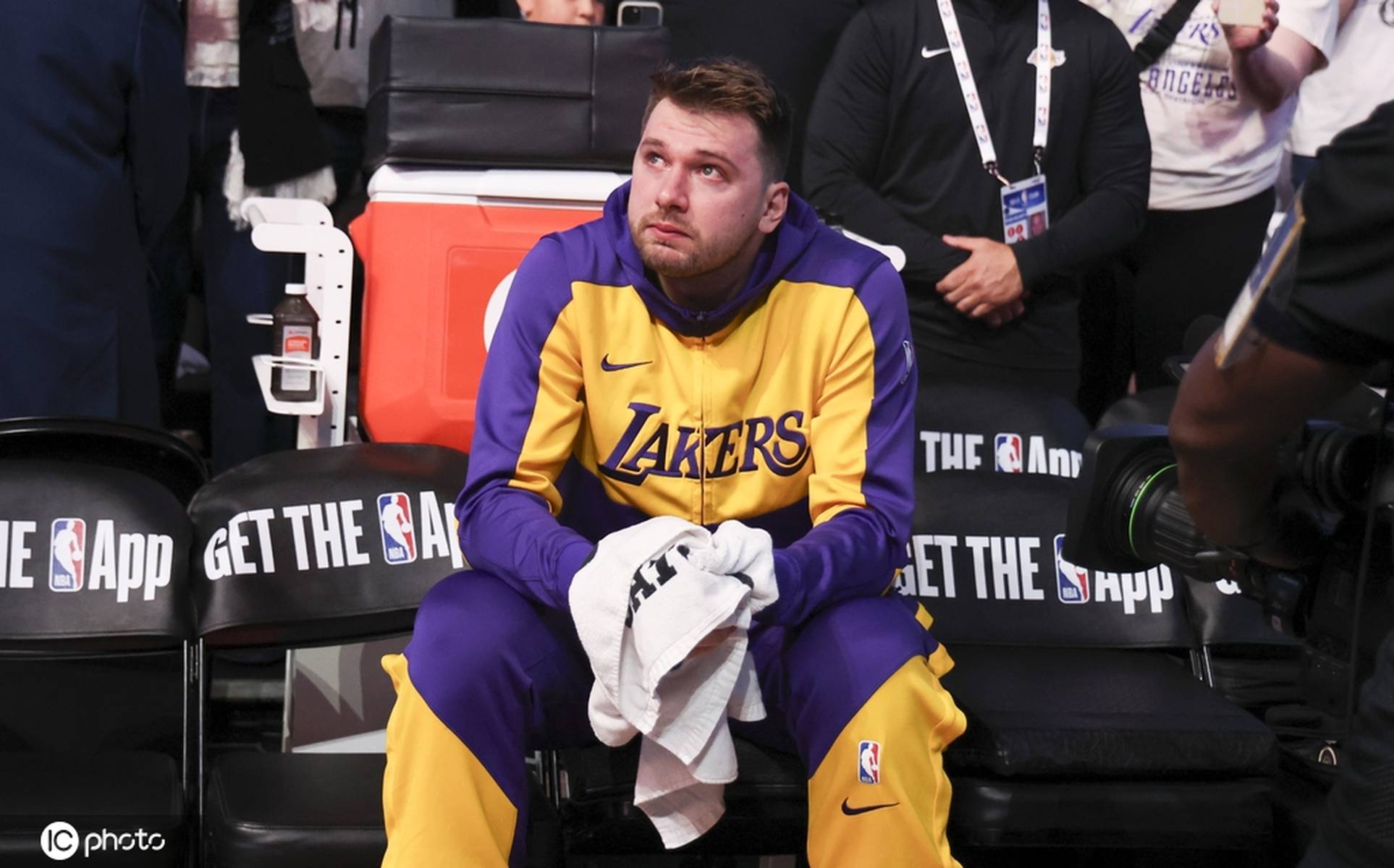 kaiyun-詹姆斯连续二十场比赛得分超过大比分获胜，独行侠不断突破！赢得满堂喝彩的简单介绍