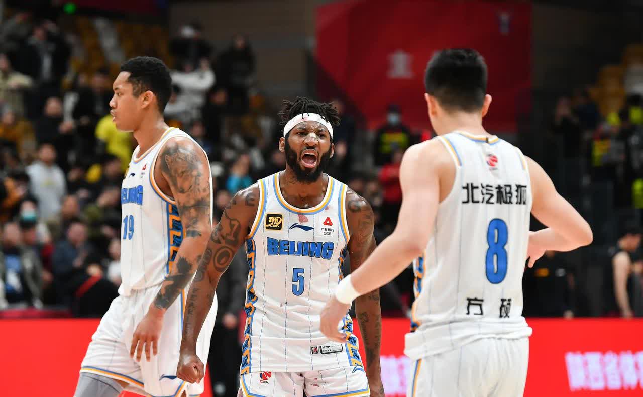 开云体育官网-关于转折点那不勒斯复出首秀，CBA常规赛窗口期攻防权衡，震撼外界，更衣室氛围转暖的信息